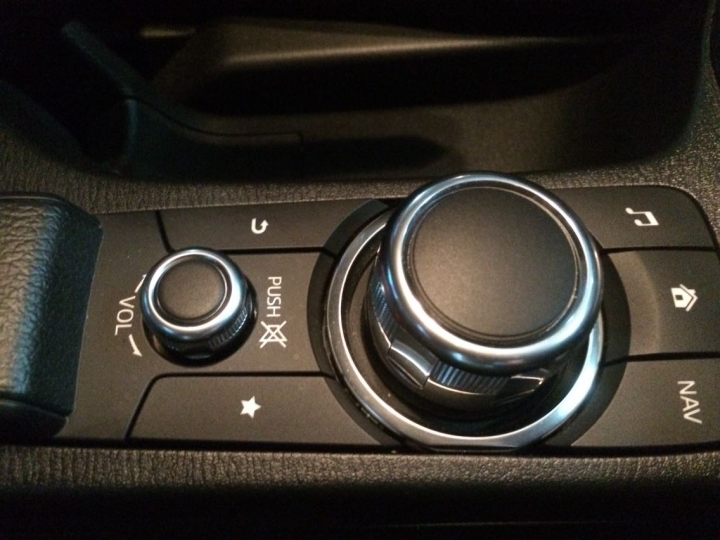 mazda2 不專業開箱