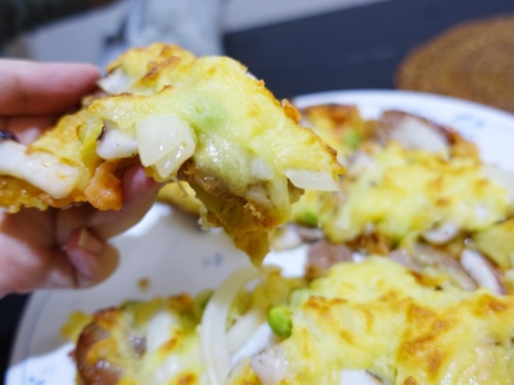 【創意料理-抓餅】用蔥媽媽抓餅也能在家輕鬆做PIZZA(烤箱版)