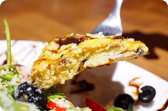 【天母美食】Let's PINO!!! 必點窯烤Pizza與戰斧豬排，紅酒燉牛肉與海鮮義大利麵也很棒。平日259元就吃得到的美味