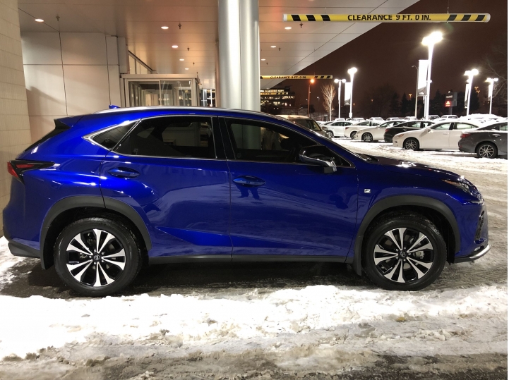 北美洲2018 NX 300 F Sport極焰藍 簡單開箱分享