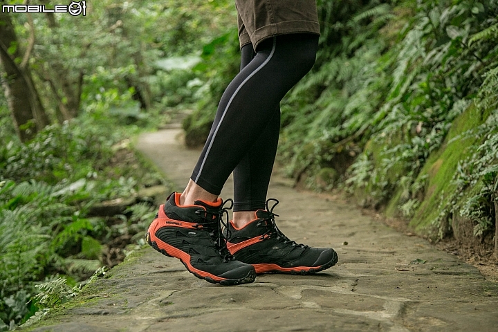 防水耐操的輕旅好夥伴 MERRELL 「CHAMELEON 7 MID GORE-TEX」開箱實測！