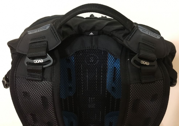 【開箱】只有EVOC可以超越EVOC，2018年 EXPLORER PRO 26L 輕量透氣背包