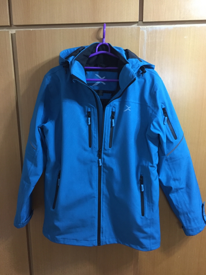 [開箱]台灣品牌的機能型外套 衣格服飾 CS-2 RAINSTORM防水外套/ UV-2高效保暖外套 加碼WG-2手套