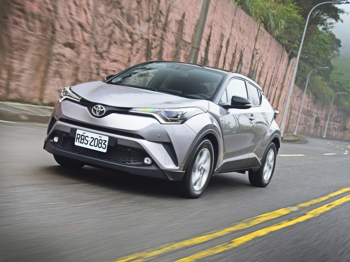 計畫趕不上變化-RAV4 2.0 滿月開箱心得