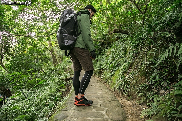 防水耐操的輕旅好夥伴 MERRELL 「CHAMELEON 7 MID GORE-TEX」開箱實測！