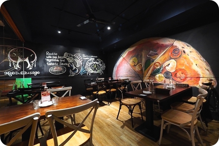 【天母美食】Let's PINO!!! 必點窯烤Pizza與戰斧豬排，紅酒燉牛肉與海鮮義大利麵也很棒。平日259元就吃得到的美味