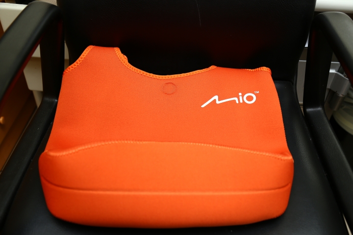 資訊展開跑: MIO 792D+A30雙鏡頭行車紀錄器優惠，再加送一堆贈品。