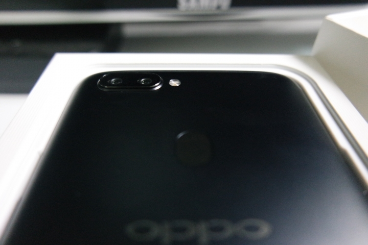 OPPO R11s Plus 素人簡易開箱(無功能介紹，單純"開箱")