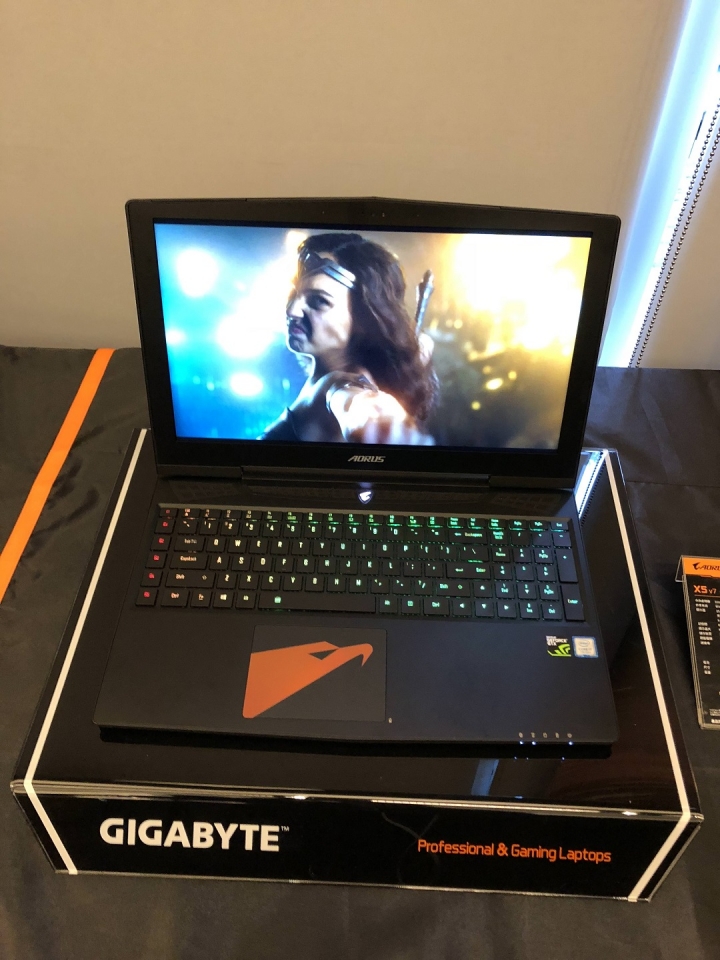技嘉AORUS X9電競新霸主:目空一切，輾壓眾遊戲『X9 生而為王 電競筆電玩家體驗會 』