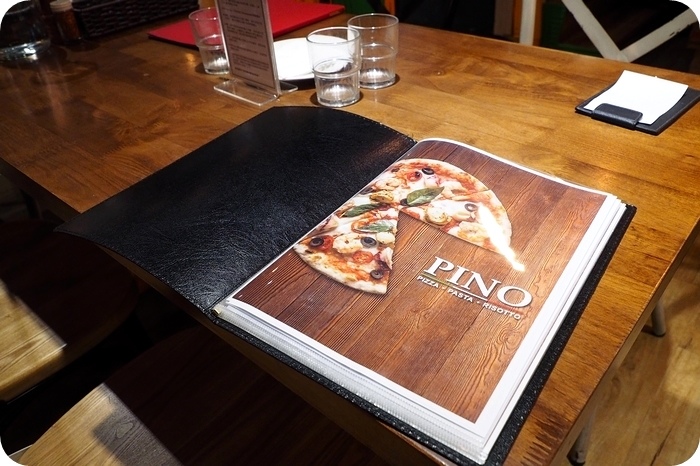 【天母美食】Let's PINO!!! 必點窯烤Pizza與戰斧豬排，紅酒燉牛肉與海鮮義大利麵也很棒。平日259元就吃得到的美味