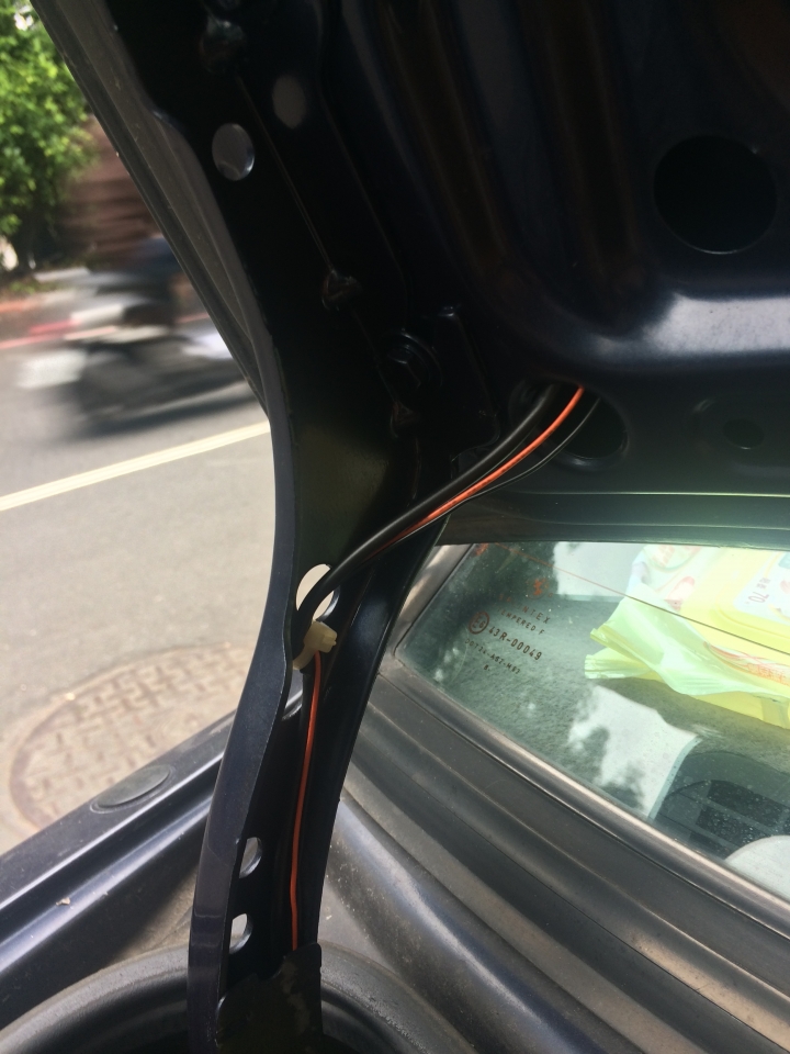 [DIYer] E30 後車廂LED燈條