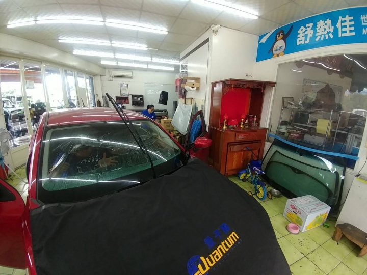 「參加舒熱佳汽車隔熱紙試用活動分享」前檔專用 LX系列 量子膜
