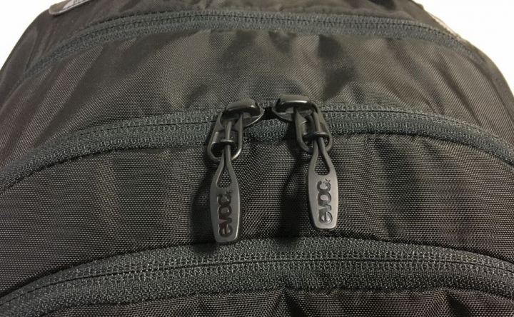 【開箱】只有EVOC可以超越EVOC，2018年 EXPLORER PRO 26L 輕量透氣背包