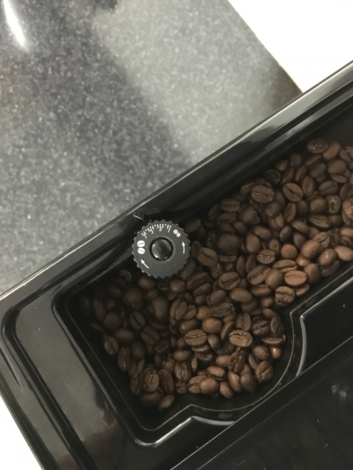 [開箱] 全自動咖啡機Delonghi3200~人生的第一杯拉花出現