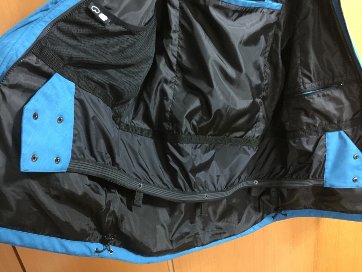 [開箱]台灣品牌的機能型外套 衣格服飾 CS-2 RAINSTORM防水外套/ UV-2高效保暖外套 加碼WG-2手套