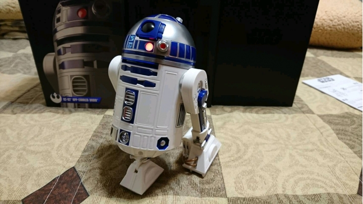 [微開箱] Sphero R2-D2 App-enabled Droid