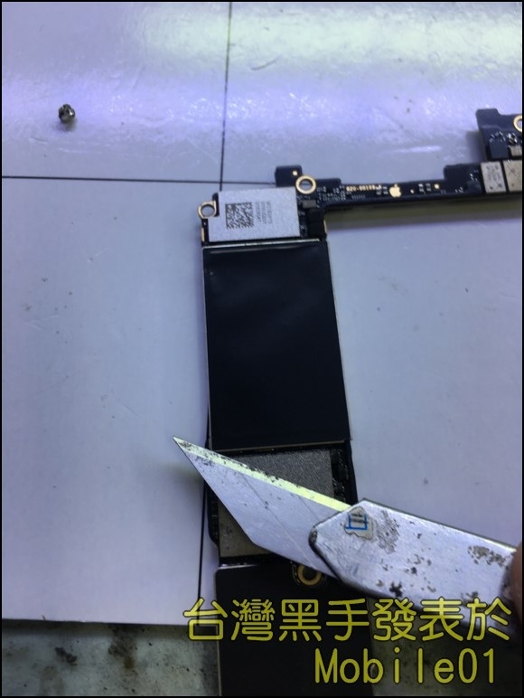 彎彎 iPhone 7 鬼知道它經歷了什麼維修...《圖多不喜勿入》