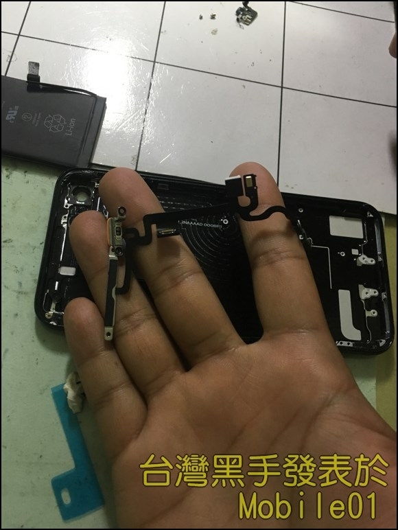彎彎 iPhone 7 鬼知道它經歷了什麼維修...《圖多不喜勿入》