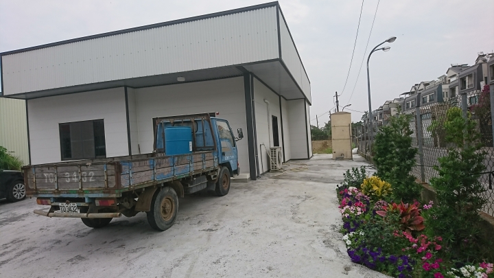 麻豆國中不遠處搭建的售屋中心