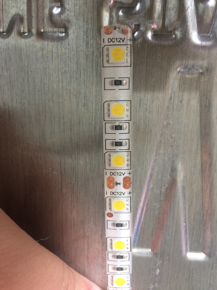 [DIYer] E30 後車廂LED燈條