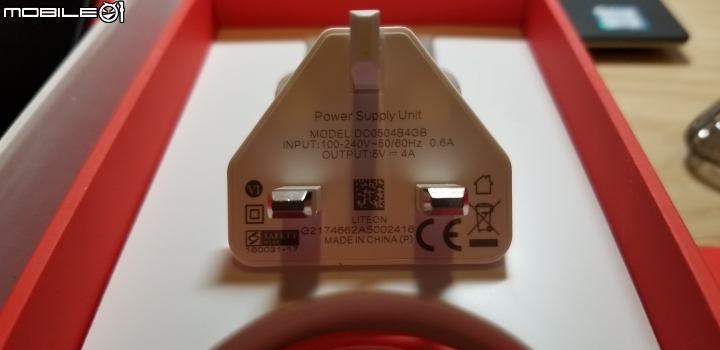 [開箱]香港版一加5T 1+5T OnePlus 5T (8GB RAM+128GB ROM 星辰黑)開箱分享~