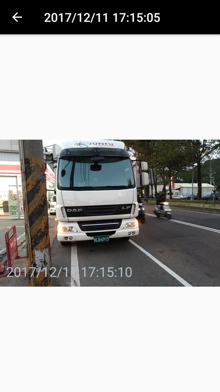 超商物流車司機問我他要怎麼停車?