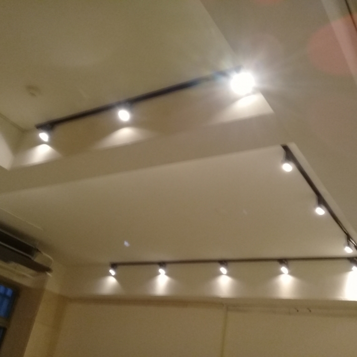 安裝圖中所有燈具水請電師父安裝到好工錢大概是多少？