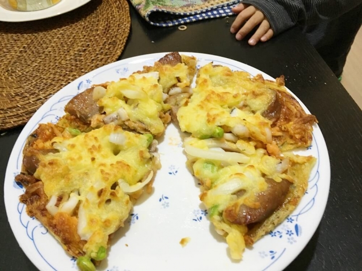【創意料理-抓餅】用蔥媽媽抓餅也能在家輕鬆做PIZZA(烤箱版)