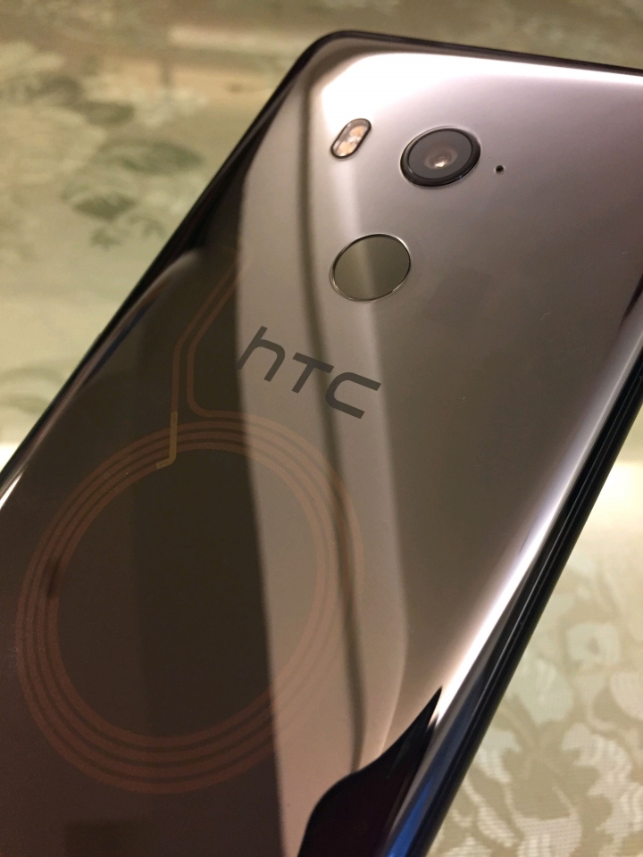 HTC U11+ 透黑，簡單開箱