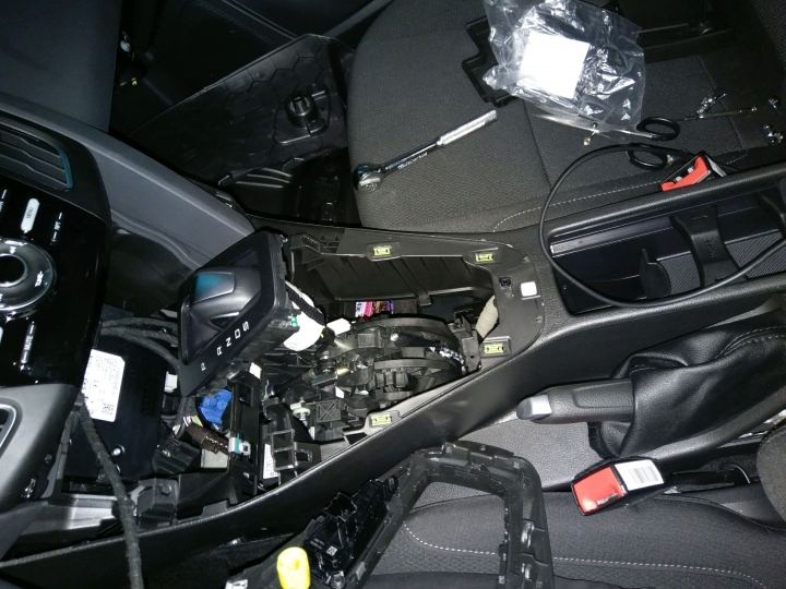 [分享]Focus mk3.5 時尚版改頂級版杯架