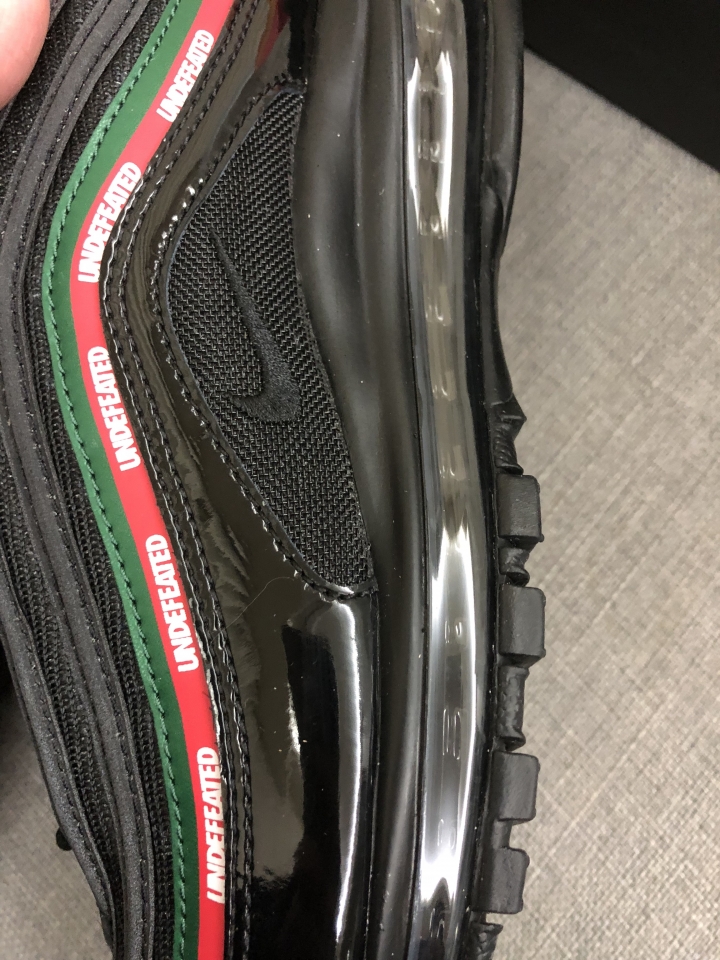 求高手幫看下是否真品！「airmax 97 x undftd 」