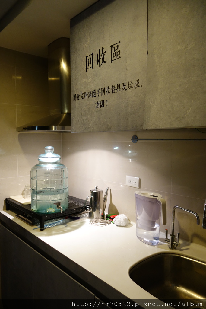 『台北食記』-中正區新生南路一段.TAKE OUT BURGER&CAFE / 貓咪餐廳 / 忠孝新生站/手工漢堡 / 台北捷運