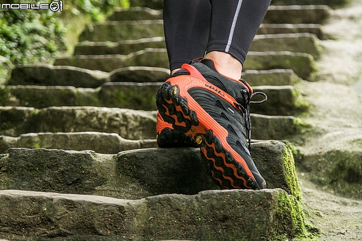 防水耐操的輕旅好夥伴 MERRELL 「CHAMELEON 7 MID GORE-TEX」開箱實測！