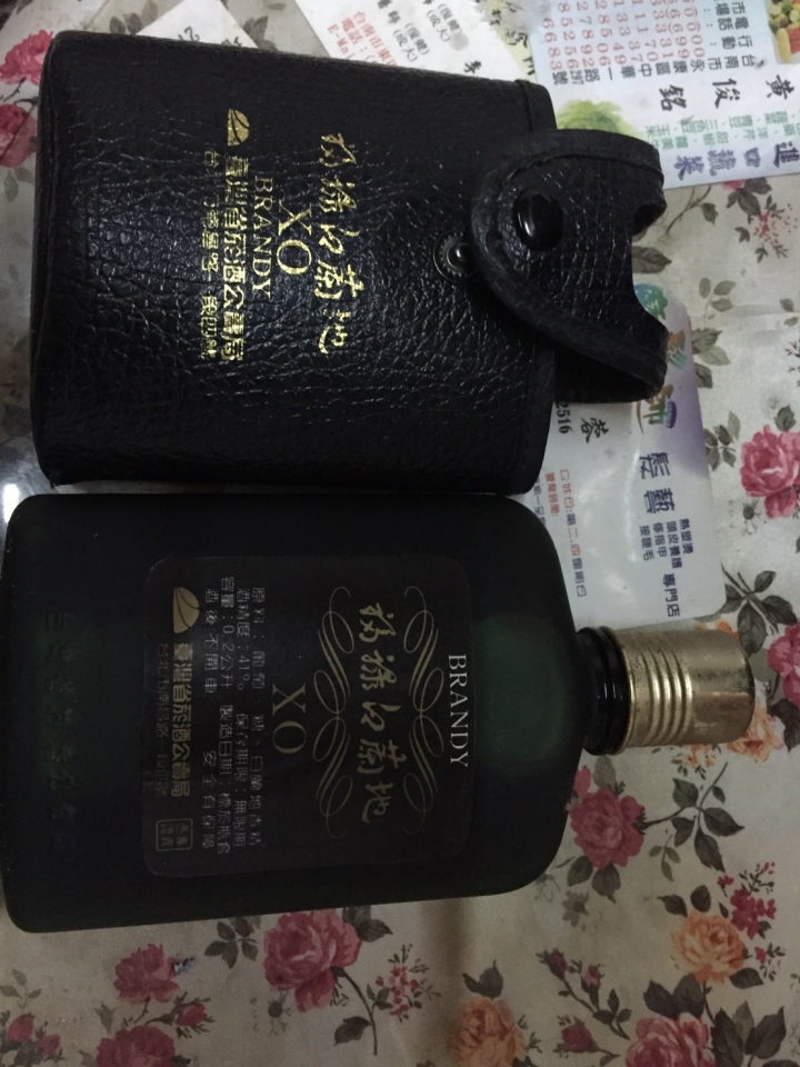從家中翻出一堆酒  懇請各位大概幫忙估個價 謝謝