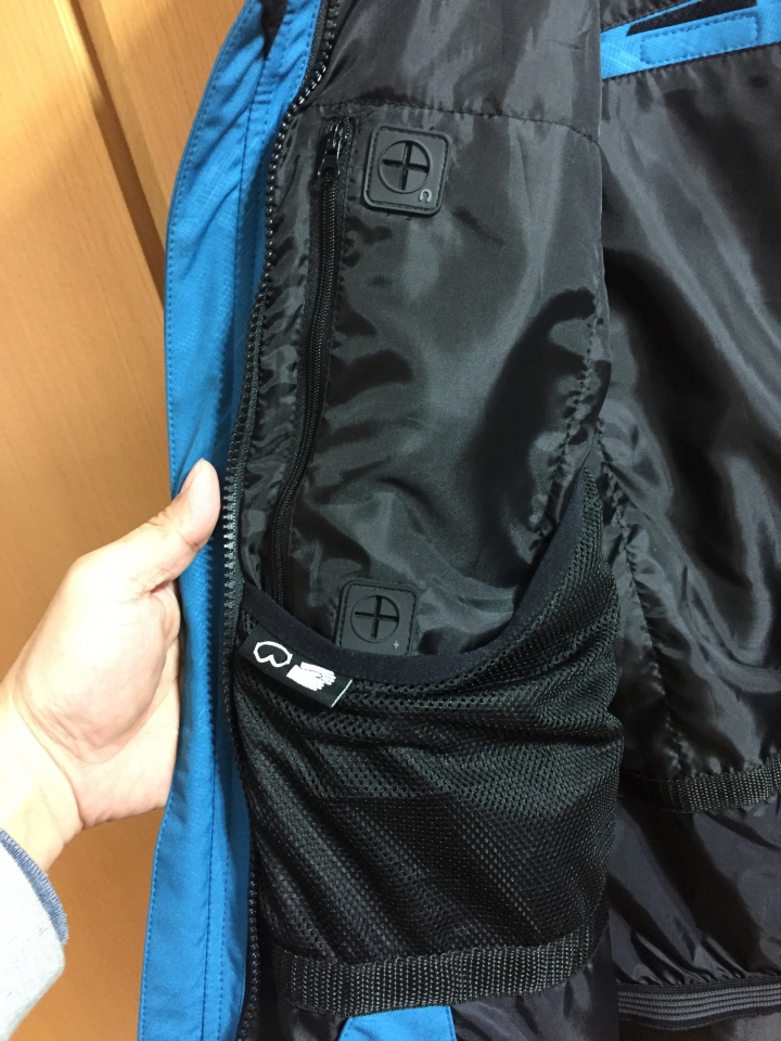 [開箱]台灣品牌的機能型外套 衣格服飾 CS-2 RAINSTORM防水外套/ UV-2高效保暖外套 加碼WG-2手套