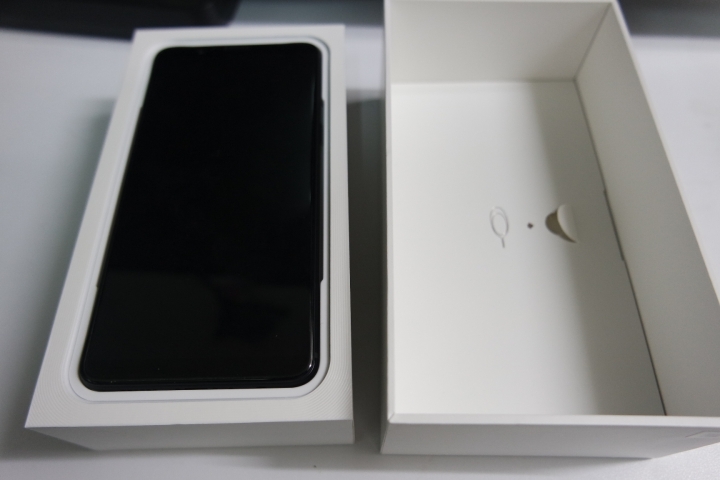 OPPO R11s Plus 素人簡易開箱(無功能介紹，單純"開箱")