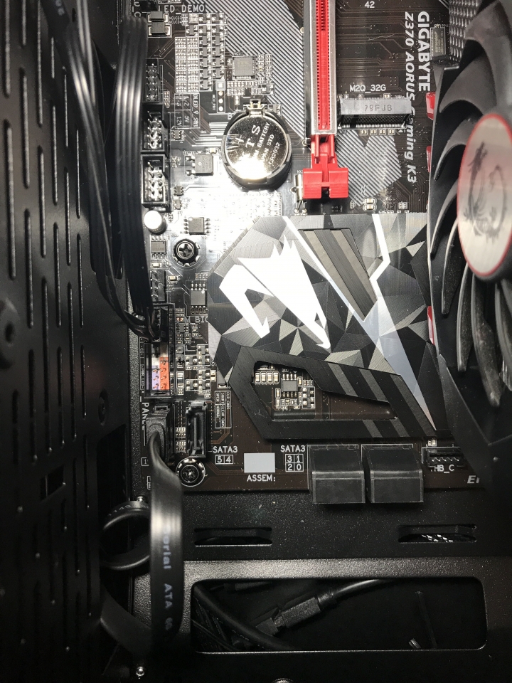 新電腦組起來一直重開螢幕沒有反應