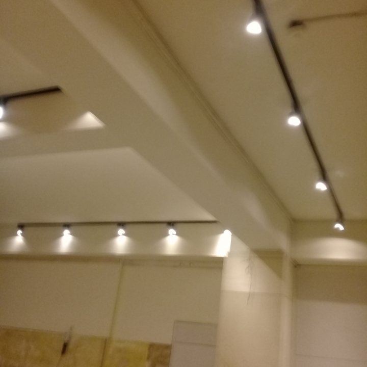 安裝圖中所有燈具水請電師父安裝到好工錢大概是多少？