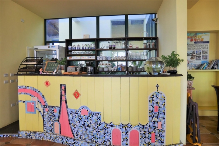 【澎湖白沙鄉 | 咖啡廳】交織著彩虹光影的美麗與寧靜ღ半日閑下午茶Leisure Time Cafe