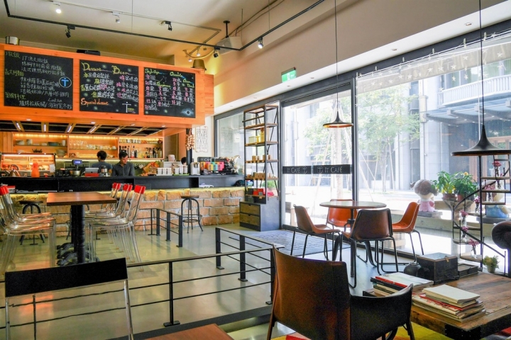 【台北內湖 | 咖啡廳】融入IT人精神的美式設計風格咖啡廳☞IT Cafe' (內湖店)