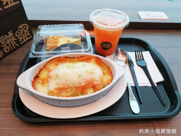 [旅遊] 桃園機場持龍騰卡除了環亞貴賓室，能選配合餐廳吃主餐、甜點加飲料(可外帶)