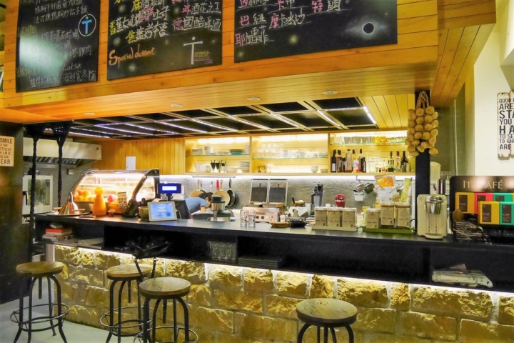 【台北內湖 | 咖啡廳】融入IT人精神的美式設計風格咖啡廳☞IT Cafe' (內湖店)