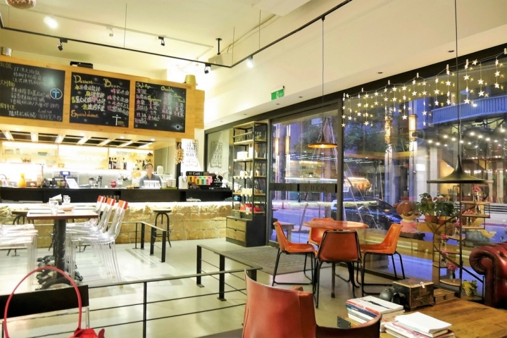 【台北內湖 | 咖啡廳】融入IT人精神的美式設計風格咖啡廳☞IT Cafe' (內湖店)