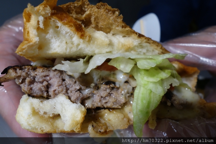 『台北食記』-中正區新生南路一段.TAKE OUT BURGER&CAFE / 貓咪餐廳 / 忠孝新生站/手工漢堡 / 台北捷運