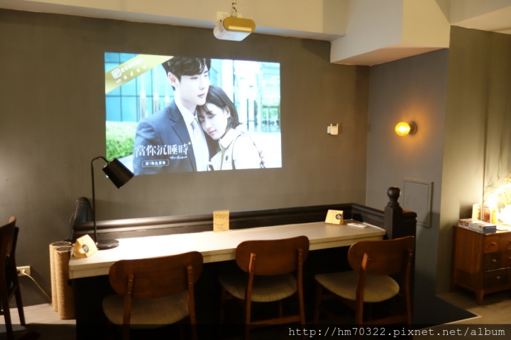 『台北食記』-中正區新生南路一段.TAKE OUT BURGER&CAFE / 貓咪餐廳 / 忠孝新生站/手工漢堡 / 台北捷運