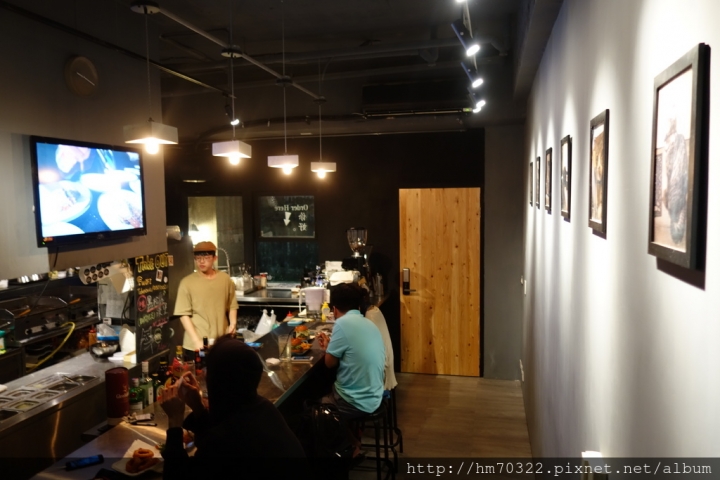 『台北食記』-中正區新生南路一段.TAKE OUT BURGER&CAFE / 貓咪餐廳 / 忠孝新生站/手工漢堡 / 台北捷運