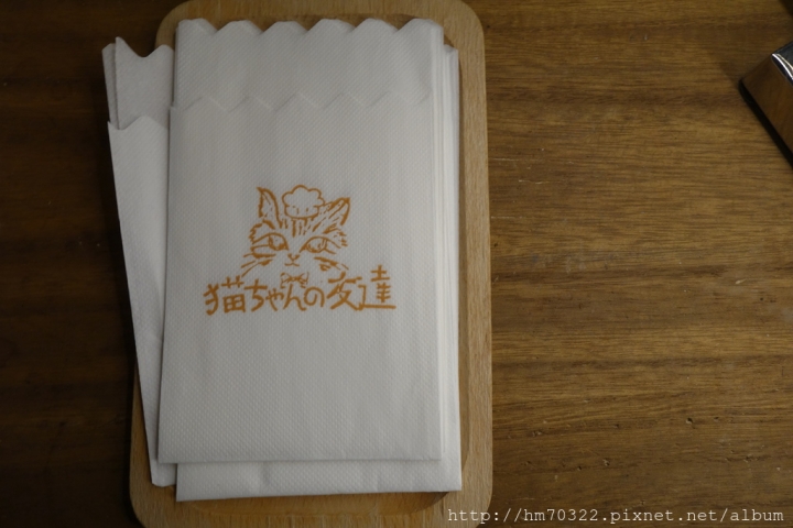 『台北食記』-中正區新生南路一段.TAKE OUT BURGER&CAFE / 貓咪餐廳 / 忠孝新生站/手工漢堡 / 台北捷運