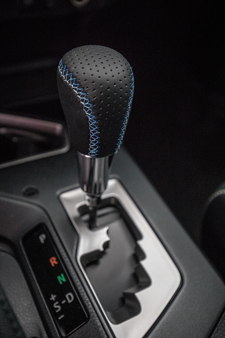 Rav4 hybrid 簡易開箱＆駕駛小心得 + 兩年升級分享