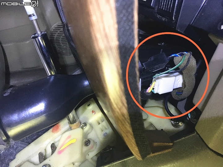 汽車點菸器塑膠脆化維修---(圖多)