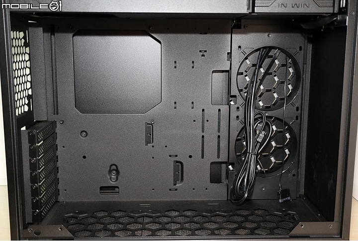 [開箱] 迎廣 In Win 102 極簡風美觀入門玻璃機殼